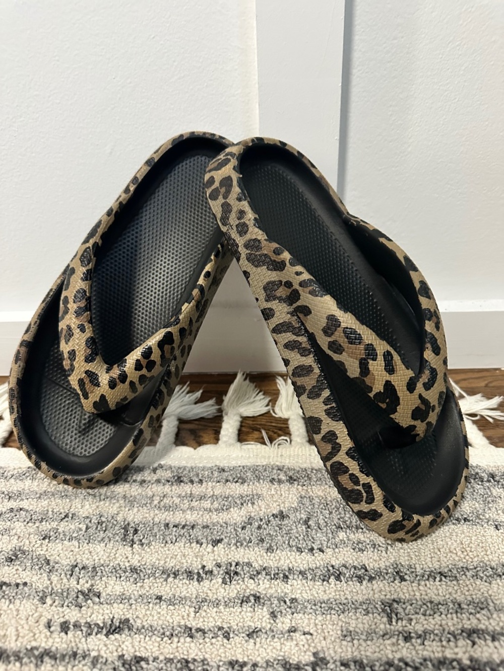 NEW Thick-Soled Soft-Soled Anti-Slip Leopard Print Pattern Sz 9.5-10